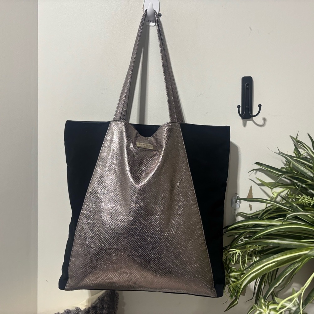 ❤️Jimmy Choo Parfum Metallic Croc Tote - Picture 3 of 8